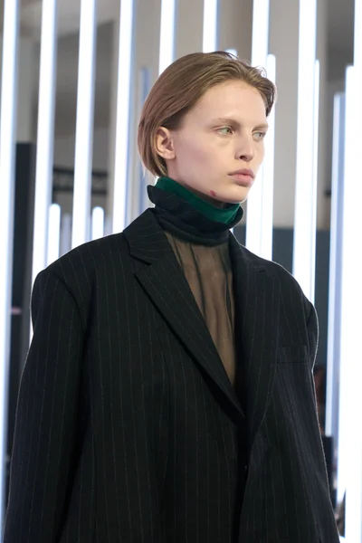 Look 50